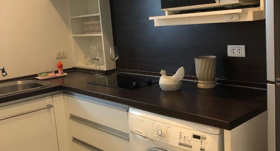 For rent 2 bedrooms condo in Khlong San, Bangkok