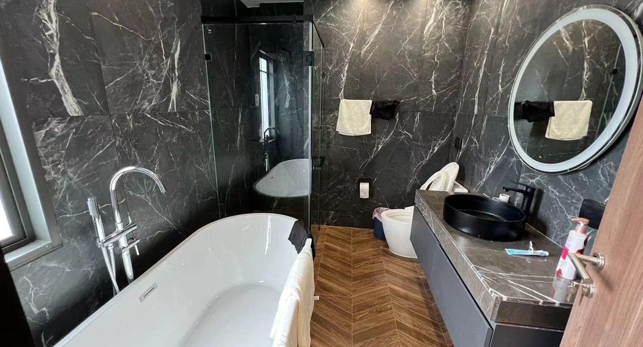 For rent 4 bedrooms house in Khan Na Yao, Bangkok