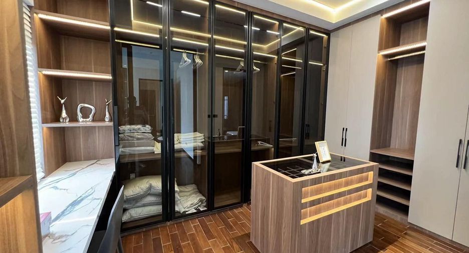 For rent 4 bedrooms house in Khan Na Yao, Bangkok