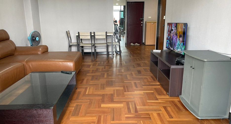 For rent 2 bedrooms condo in Phra Khanong, Bangkok