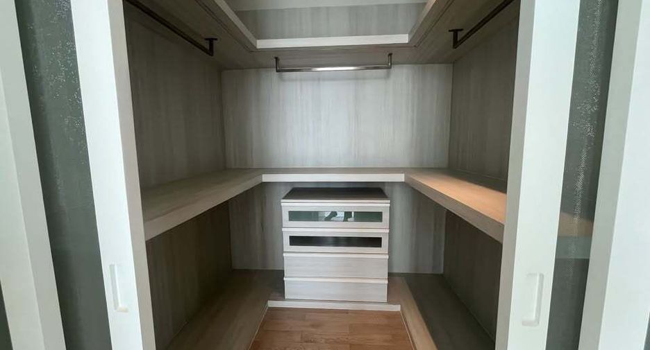 For rent 4 bedrooms condo in Bang Kho Laem, Bangkok