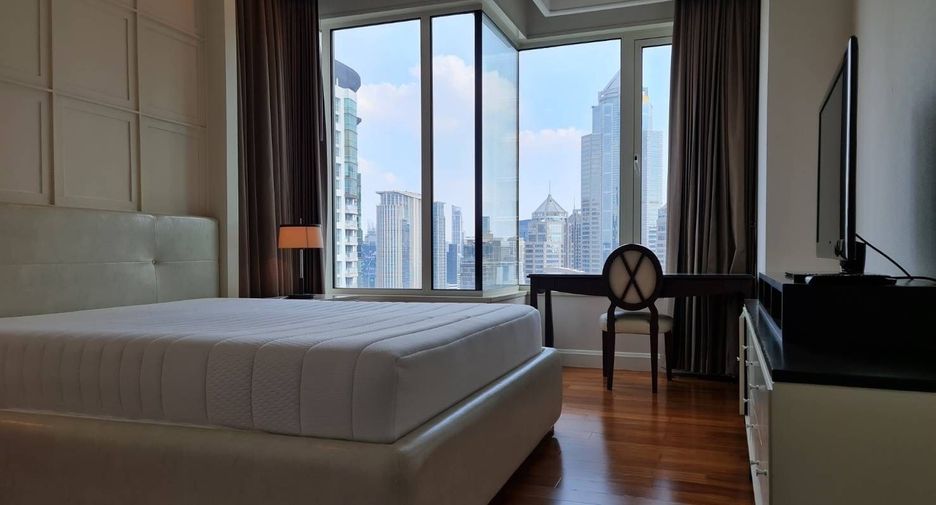 For rent 2 bedrooms condo in Pathum Wan, Bangkok