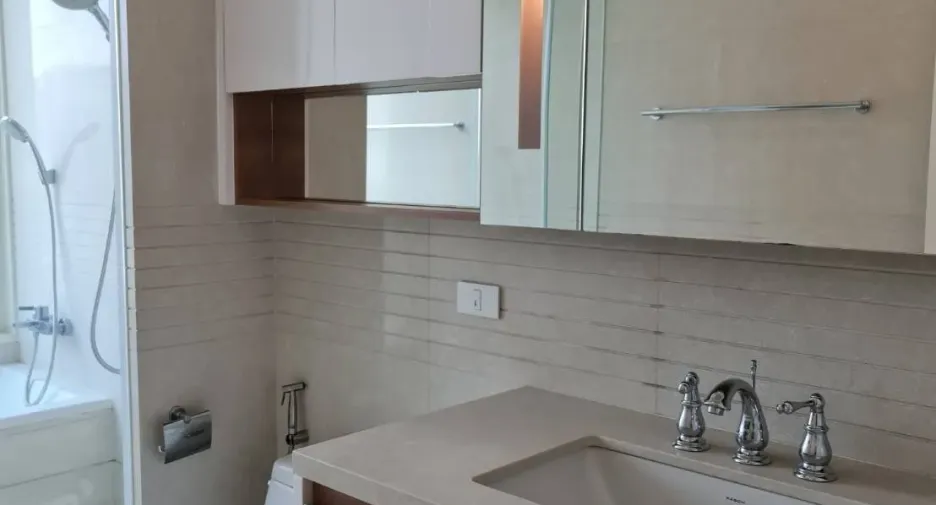 For rent 2 bedrooms condo in Pathum Wan, Bangkok