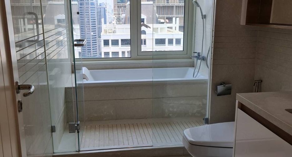 For rent 2 bedrooms condo in Pathum Wan, Bangkok