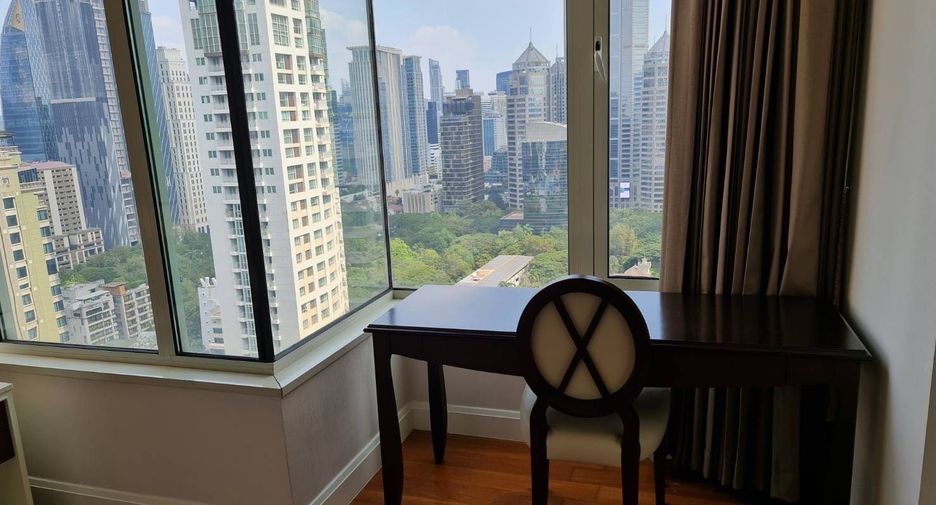 For rent 2 bedrooms condo in Pathum Wan, Bangkok