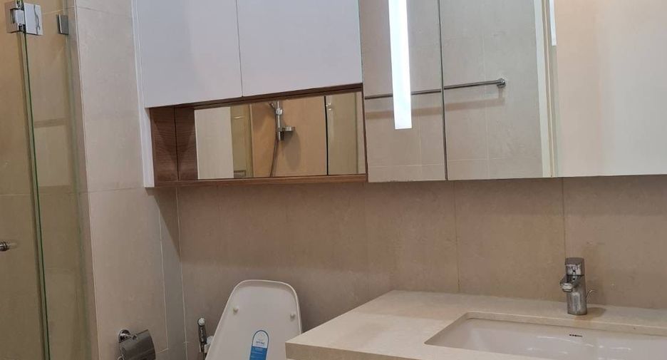 For rent 2 bedrooms condo in Pathum Wan, Bangkok