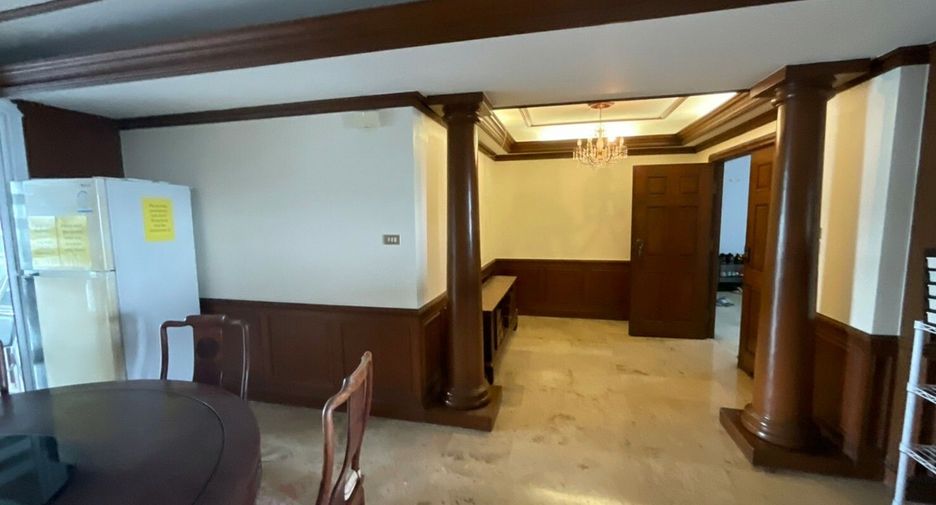 For rent 3 bedrooms condo in Khlong Toei, Bangkok