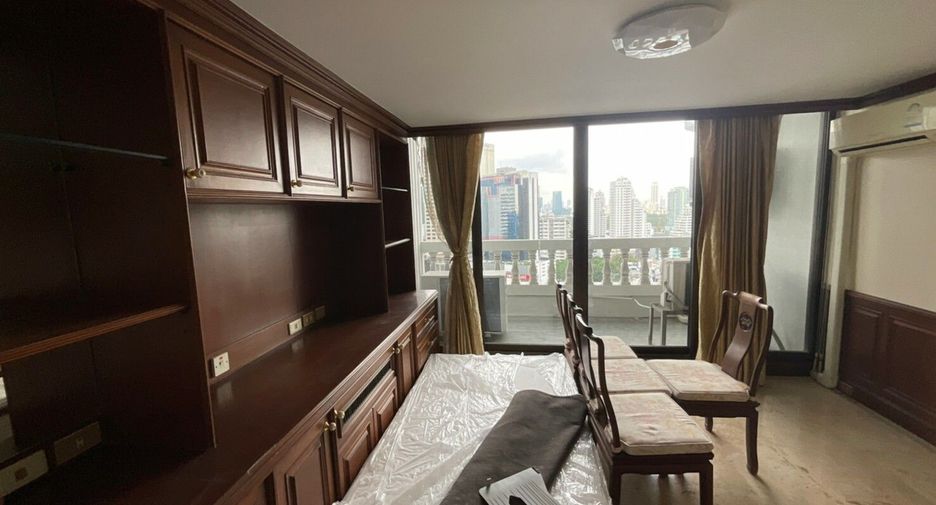 For rent 3 bedrooms condo in Khlong Toei, Bangkok