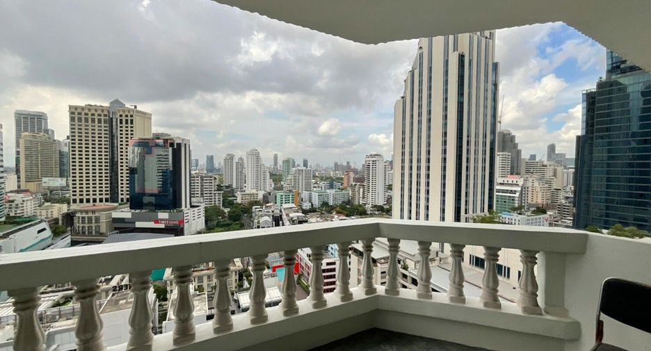 For rent 3 bedrooms condo in Khlong Toei, Bangkok