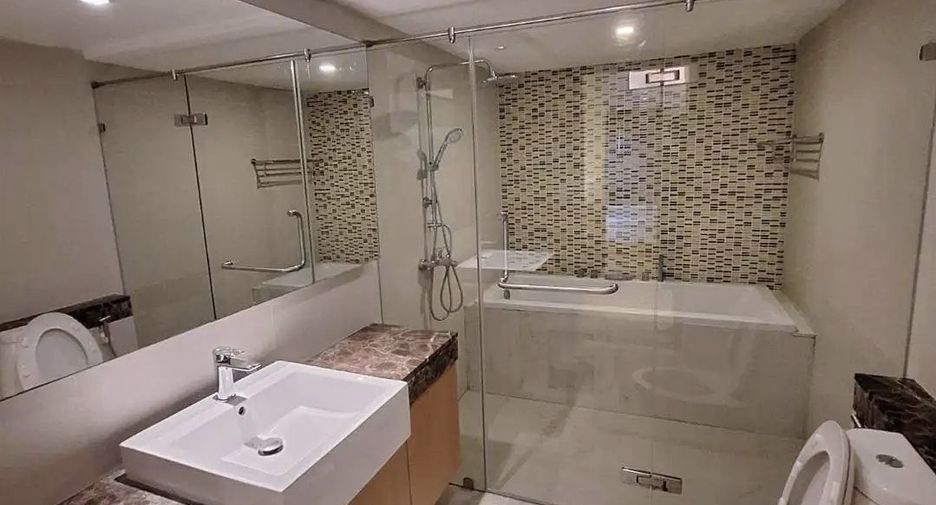 Wohnung zur Miete mit 3 Zimmer in Watthana, Bangkok