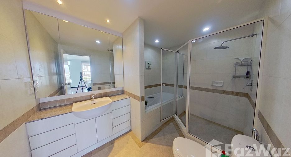For rent 3 ベッドルーム condo in Yan Nawa, Bangkok
