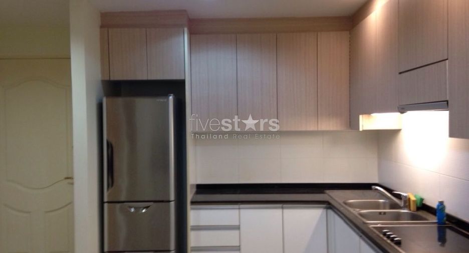 For rent 3 bedrooms condo in Khlong Toei, Bangkok