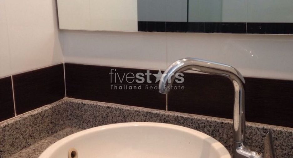 For rent 3 bedrooms condo in Khlong Toei, Bangkok