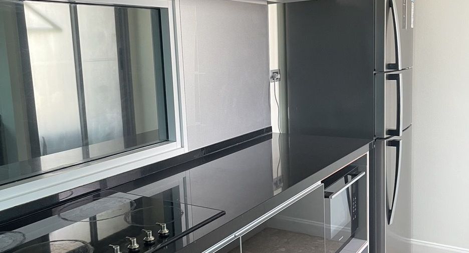For rent 3 bedrooms condo in Khlong Toei, Bangkok