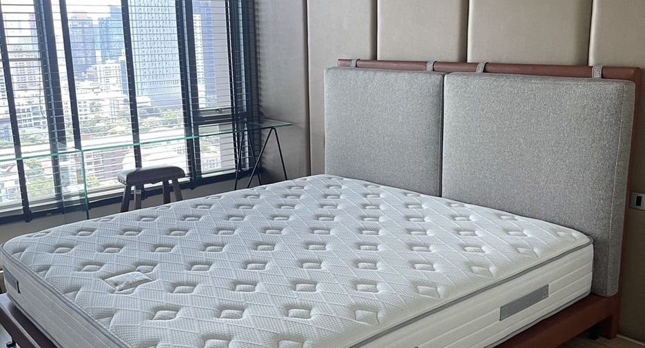 For rent 3 bedrooms condo in Khlong Toei, Bangkok