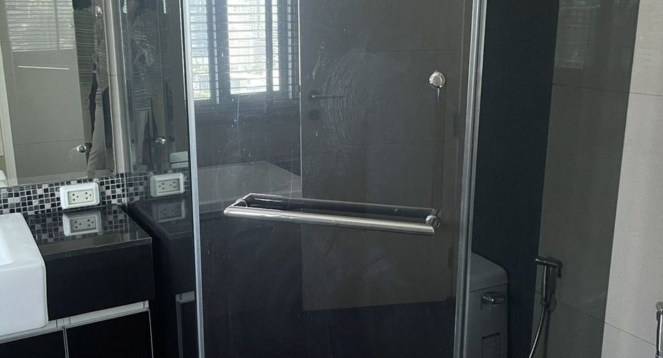 For rent 3 bedrooms condo in Khlong Toei, Bangkok
