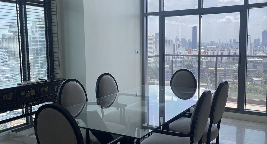 For rent 3 bedrooms condo in Khlong Toei, Bangkok