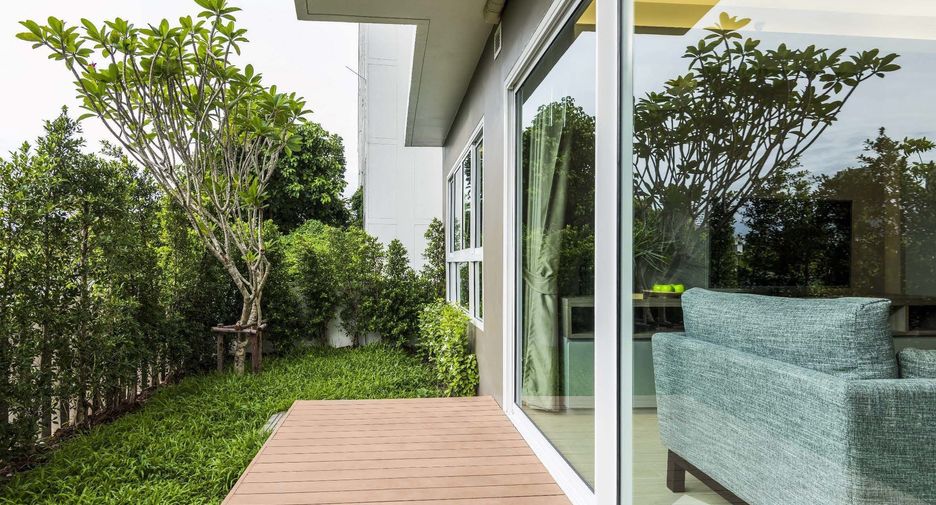 For rent 2 bedrooms condo in Huai Khwang, Bangkok