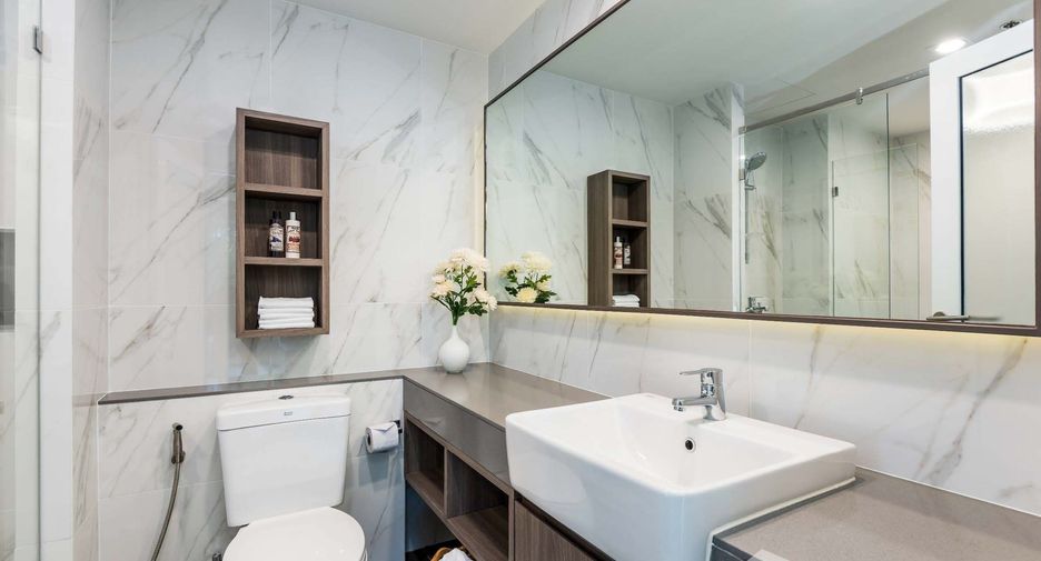 For rent 2 bedrooms condo in Huai Khwang, Bangkok