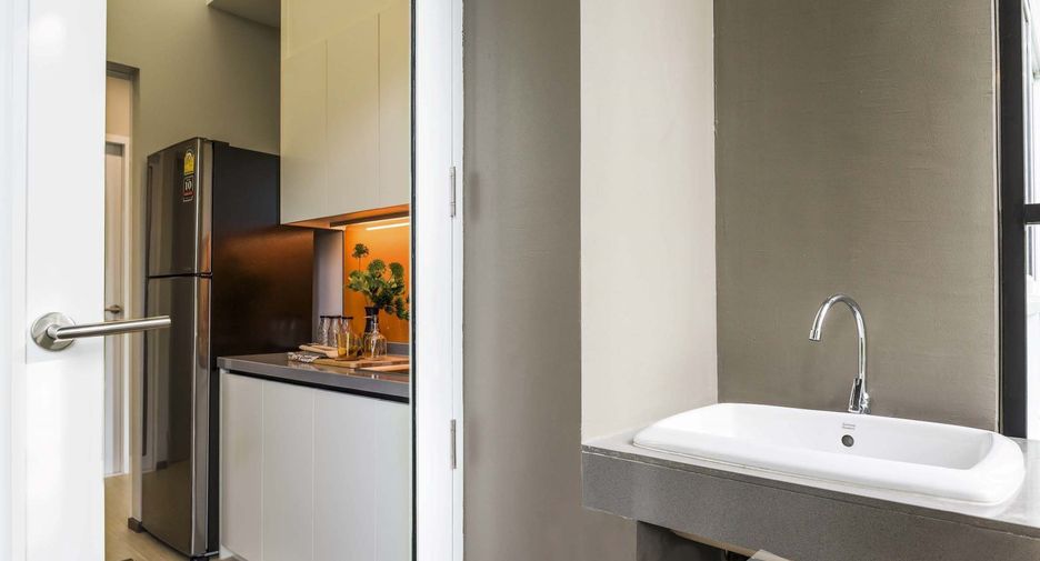 For rent 2 bedrooms condo in Huai Khwang, Bangkok