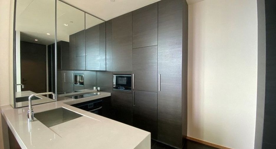 For rent 2 bedrooms condo in Pathum Wan, Bangkok