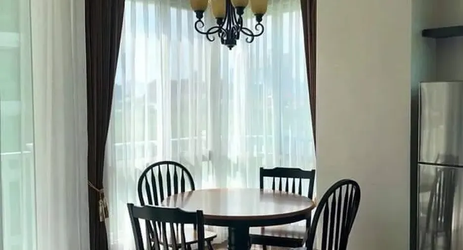 For rent 2 bedrooms condo in Huai Khwang, Bangkok