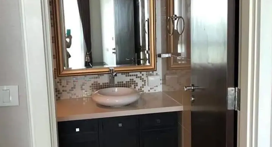 For rent 2 bedrooms condo in Huai Khwang, Bangkok