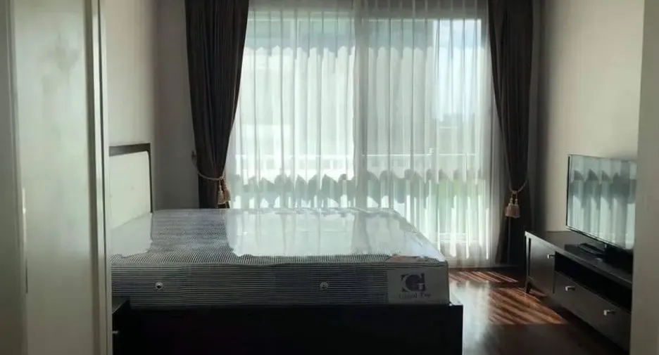 For rent 2 bedrooms condo in Huai Khwang, Bangkok