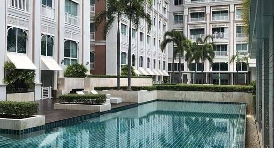 For rent 2 bedrooms condo in Huai Khwang, Bangkok