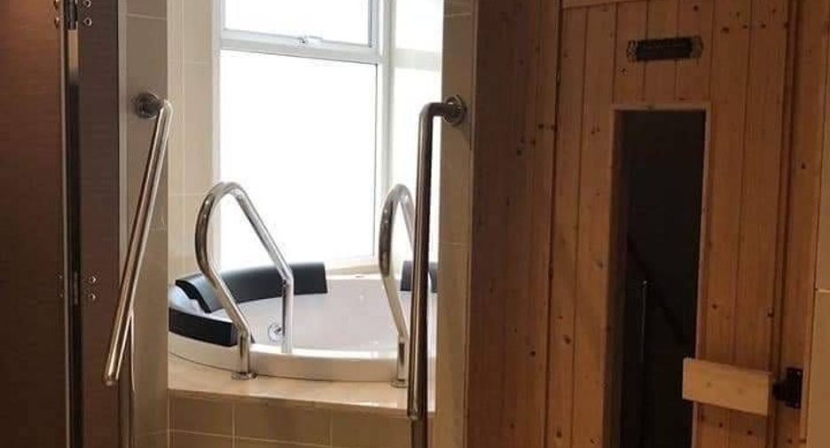For rent 2 bedrooms condo in Huai Khwang, Bangkok