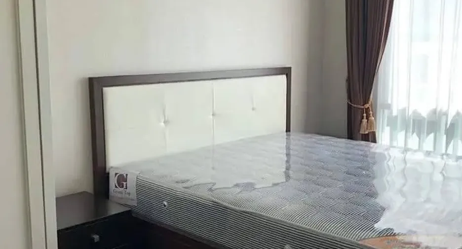For rent 2 bedrooms condo in Huai Khwang, Bangkok