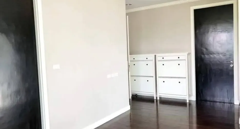 For rent 2 bedrooms condo in Huai Khwang, Bangkok