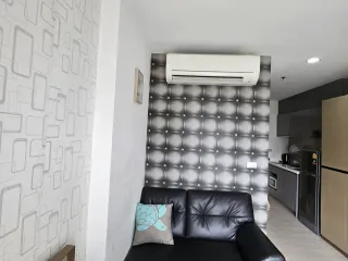 À louer studio condo à Huai Khwang, Bangkok