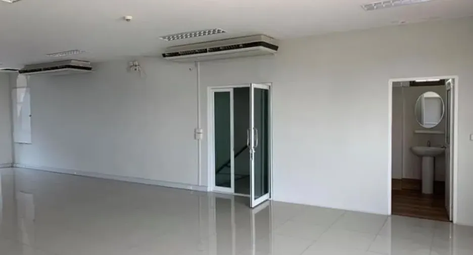 Oficina en alquiler en Bang Na, Bangkok