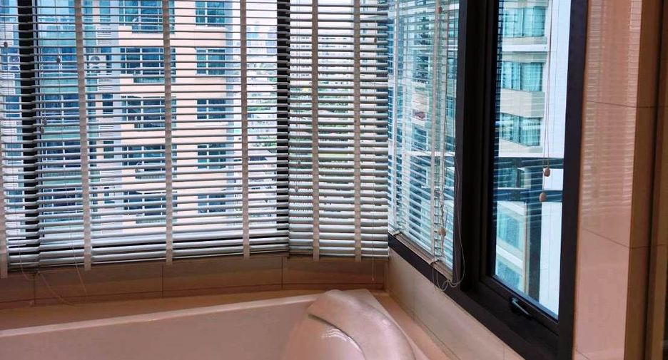 For rent 2 bedrooms condo in Khlong Toei, Bangkok