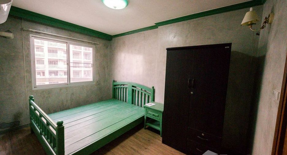 For rent 2 bedrooms condo in Yan Nawa, Bangkok
