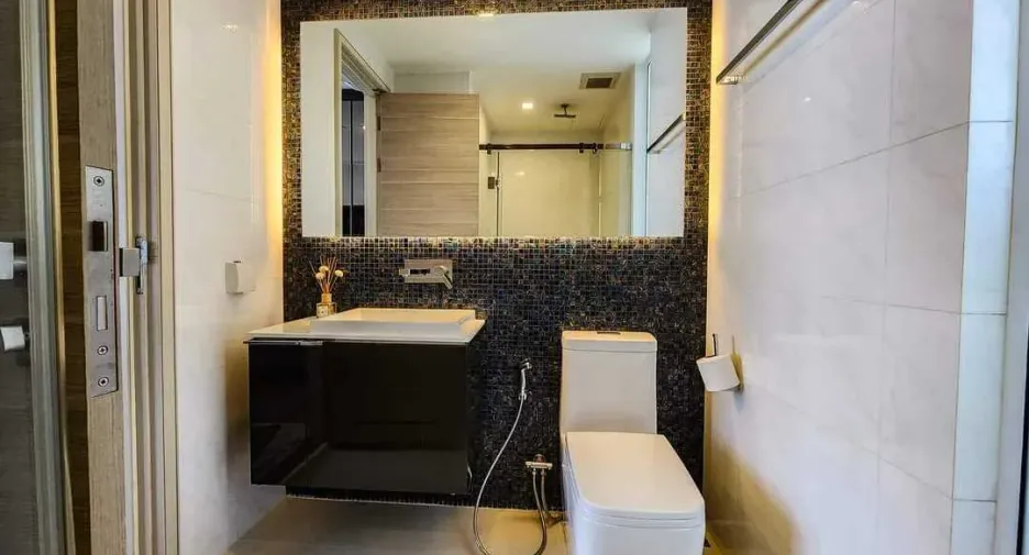 For rent 2 bedrooms condo in Sathon, Bangkok