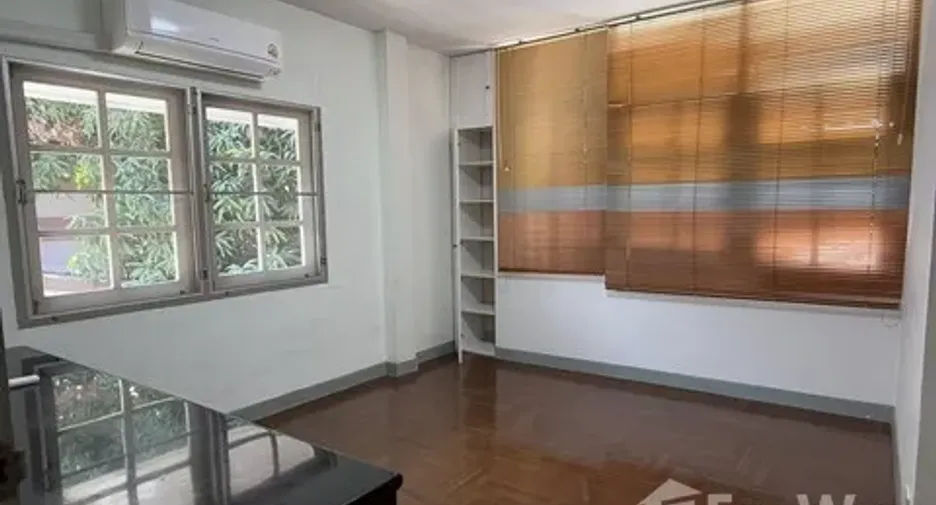 For rent 3 bedrooms house in Saphan Sung, Bangkok