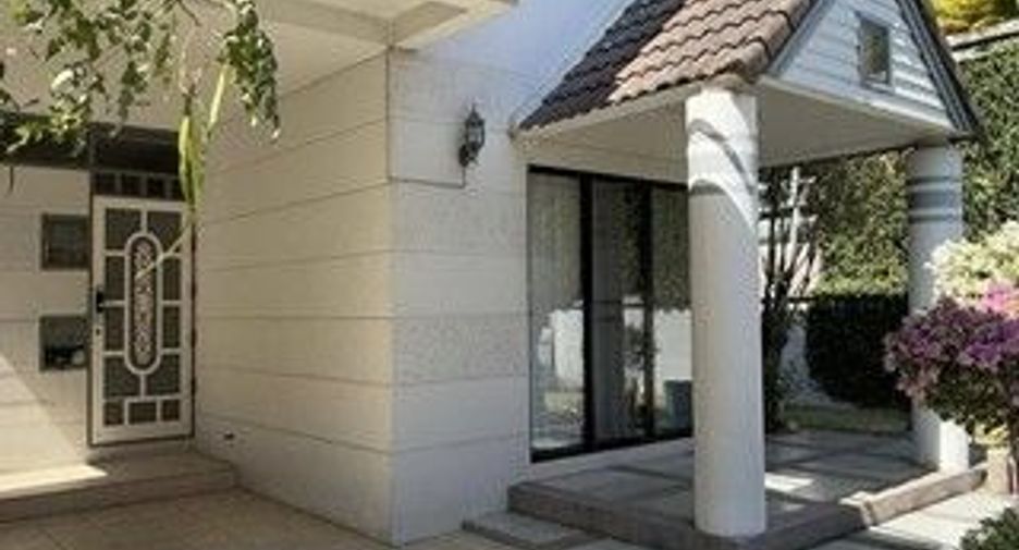 For rent 3 bedrooms house in Saphan Sung, Bangkok