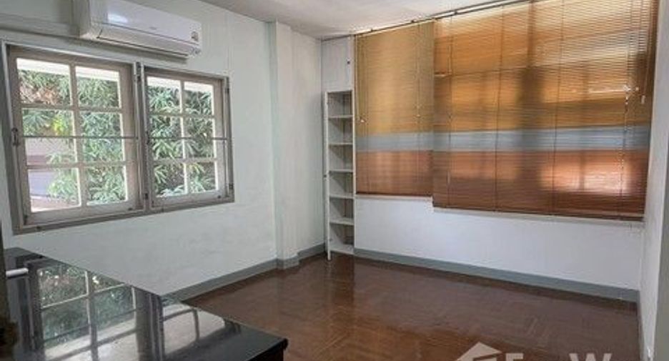 À louer 3 chambres maison à Saphan Sung, Bangkok