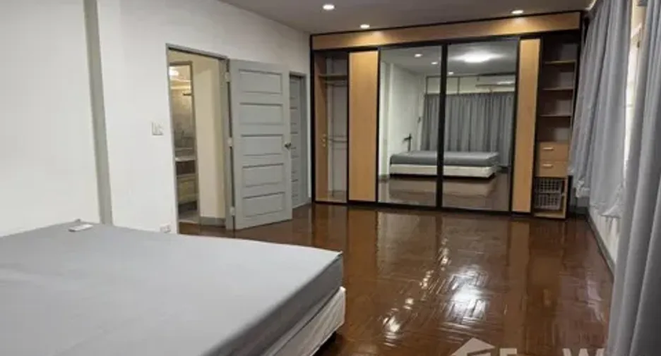 For rent 3 bedrooms house in Saphan Sung, Bangkok