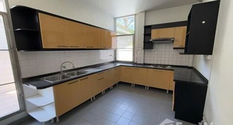 For rent 3 bedrooms house in Saphan Sung, Bangkok