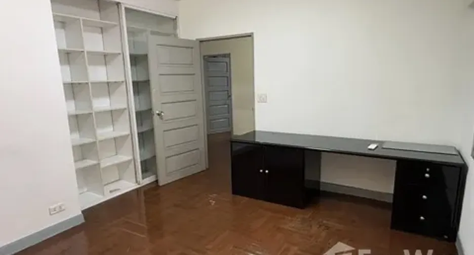 For rent 3 bedrooms house in Saphan Sung, Bangkok