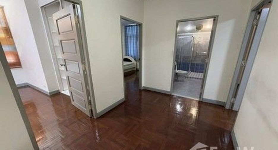 For rent 3 bedrooms house in Saphan Sung, Bangkok