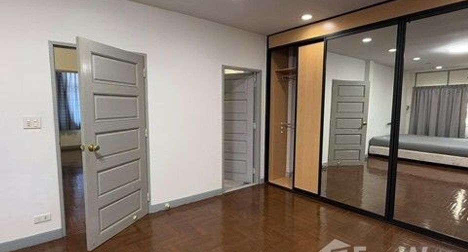 For rent 3 bedrooms house in Saphan Sung, Bangkok