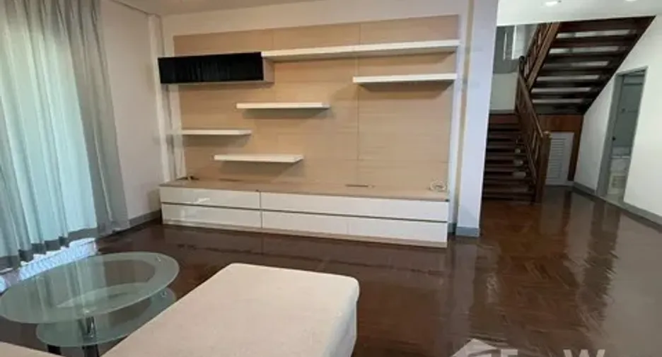 For rent 3 bedrooms house in Saphan Sung, Bangkok