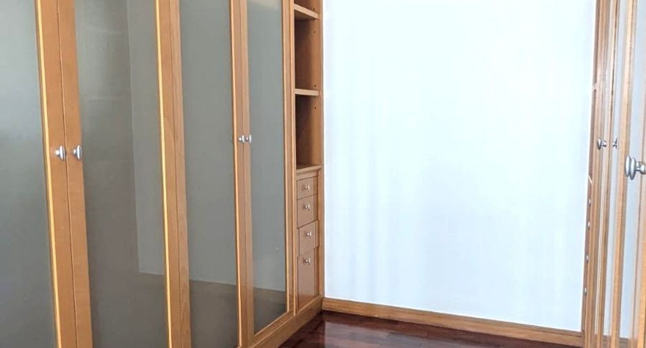 For rent 2 bedrooms condo in Sathon, Bangkok