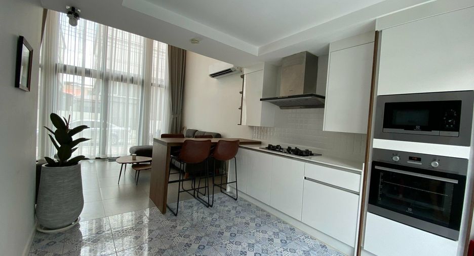 For rent 3 bedrooms townhouse in Suan Luang, Bangkok