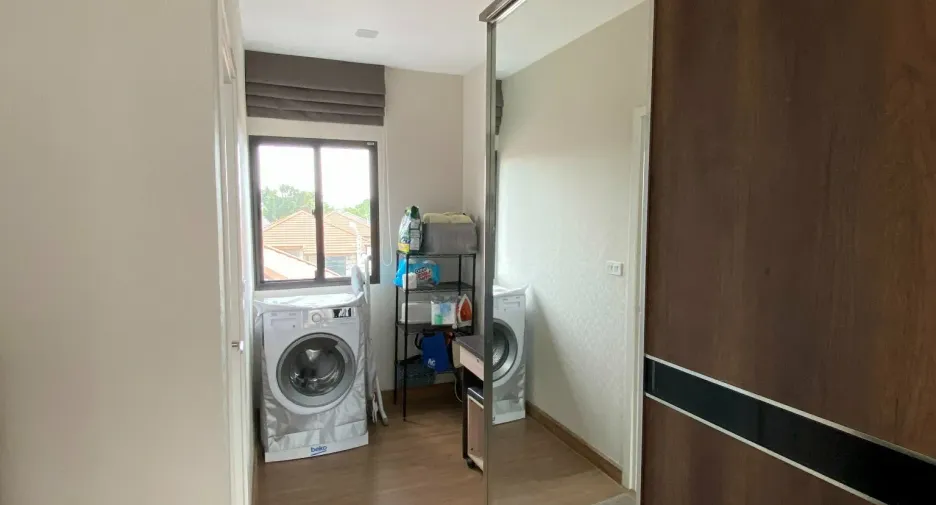 For rent 3 bedrooms townhouse in Suan Luang, Bangkok