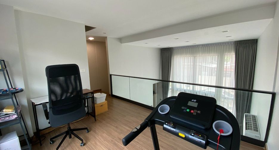 For rent 3 bedrooms townhouse in Suan Luang, Bangkok